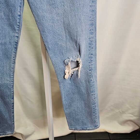 Levi's Light Wash Wedgie Straight Jeans Size 28 - Picture 3 of 10